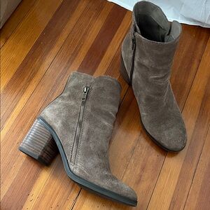 Crown vintage Brown Suede Ankle Boots with Zipper